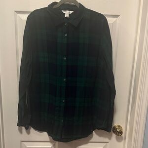 Old Navy Dark Green and Black Plaid Lightweight Flannel Button Front Shirt